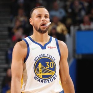 网页版登录-进攻低迷惊险逃出生天 G4一战给勇士敲响警钟